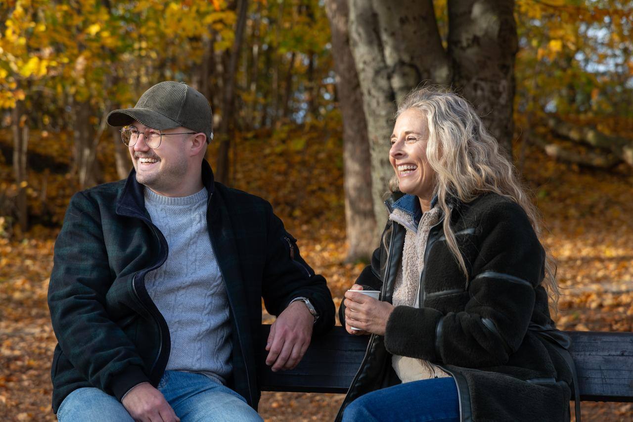 Two-people-sitting-outside-autumn-1280x853-gat