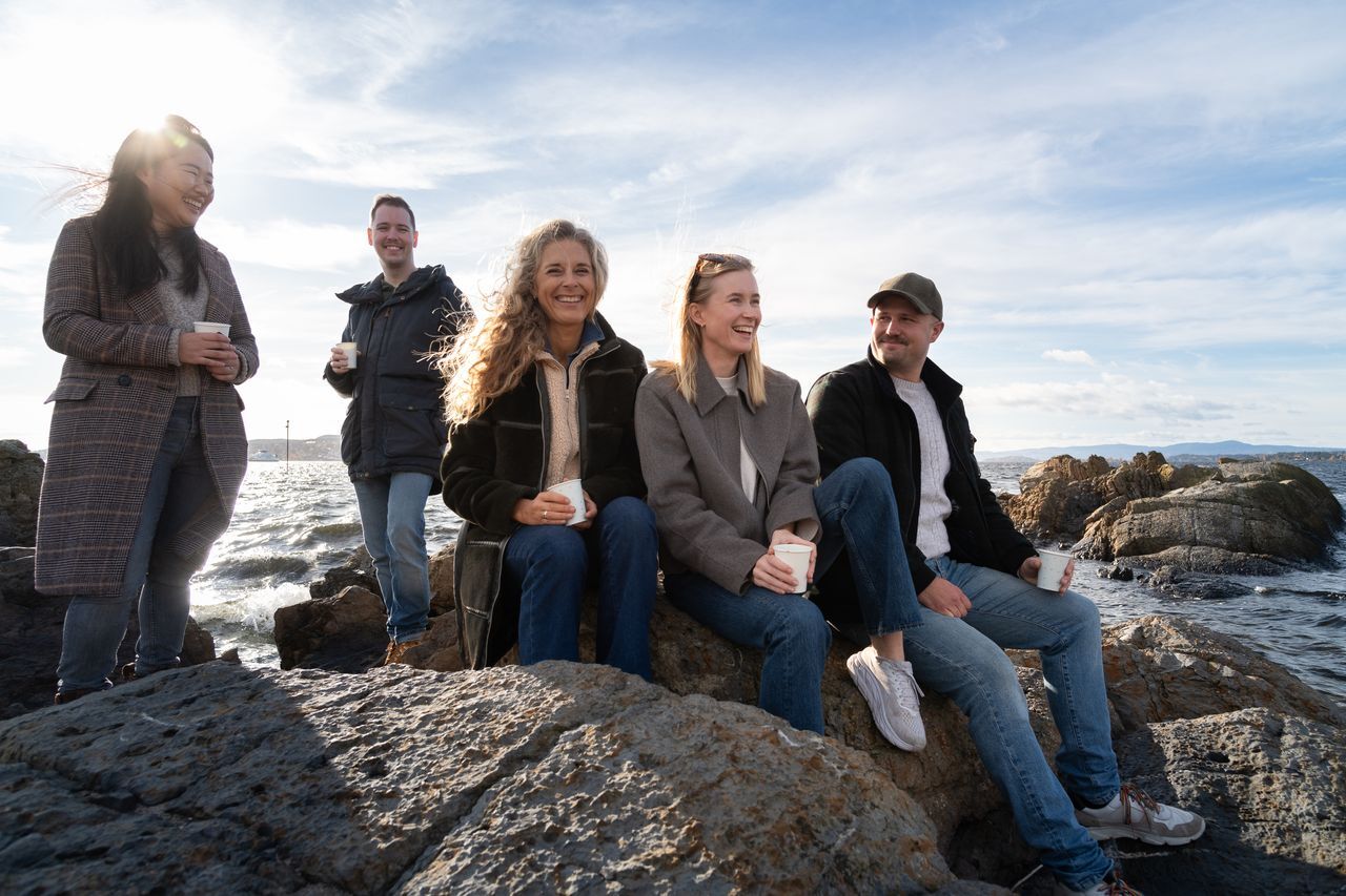 personer-ved-havet